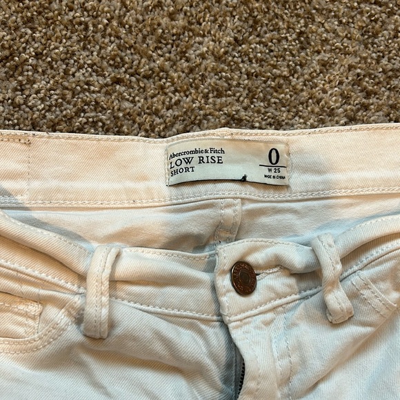 Abercrombie & Fitch white low rise jean shorts - Picture 3 of 3